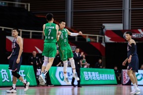 欧超杯清晨再迎强敌；广厦男篮内部沟通；主帅态度：气氛紧张；轮换策略成焦点的简单介绍